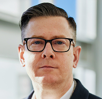 Ritratto di Alexander Hughes, CEO e dirigente esecutivo di una società di trading crypto